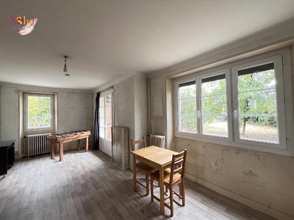 Pavillon à rénover avec 3 chambres et jardin ! Situé ...