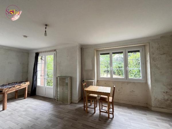 Pavillon à rénover avec 3 chambres et jardin ! Situé ...