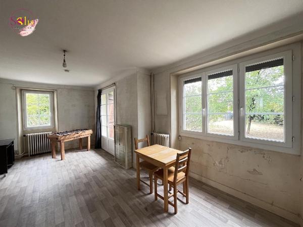Pavillon à rénover avec 3 chambres et jardin ! Situé ...