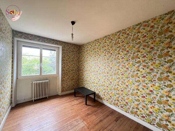 Pavillon à rénover avec 3 chambres et jardin ! Situé ...