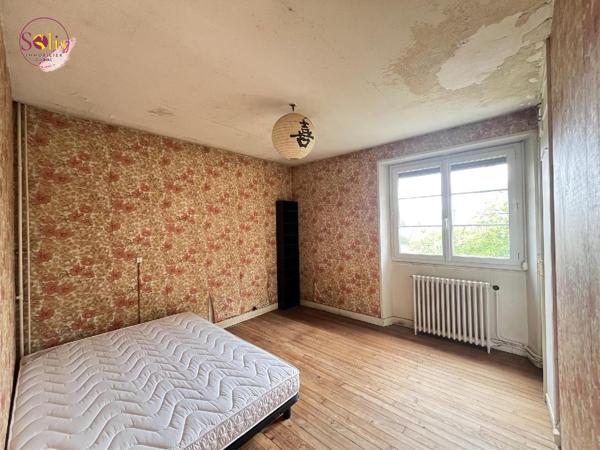 Pavillon à rénover avec 3 chambres et jardin ! Situé ...