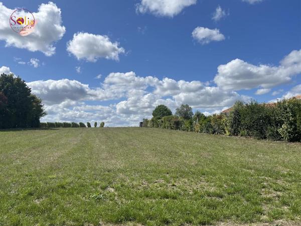 Terrain constructible de 1500 m² avec vue dégagée ...