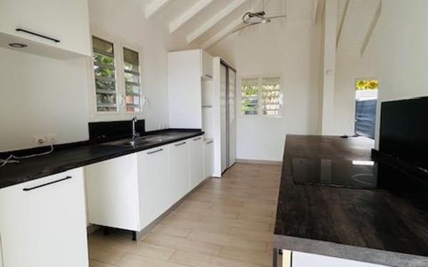 Maison à louer    7 pièces •  Petit-Bourg