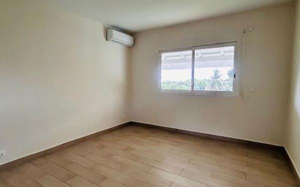 Maison à louer    7 pièces •  Petit-Bourg