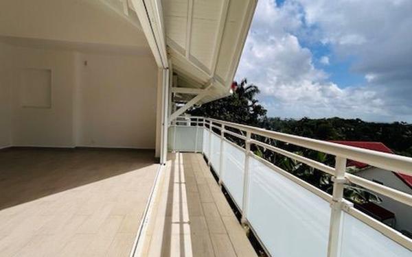 Maison à louer    7 pièces •  Petit-Bourg