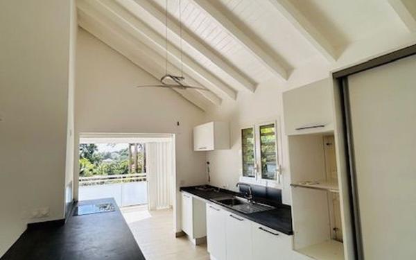 Maison à louer    7 pièces •  Petit-Bourg