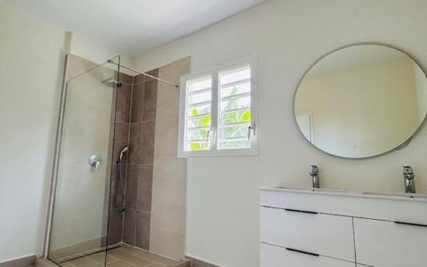 Maison à louer    7 pièces •  Petit-Bourg