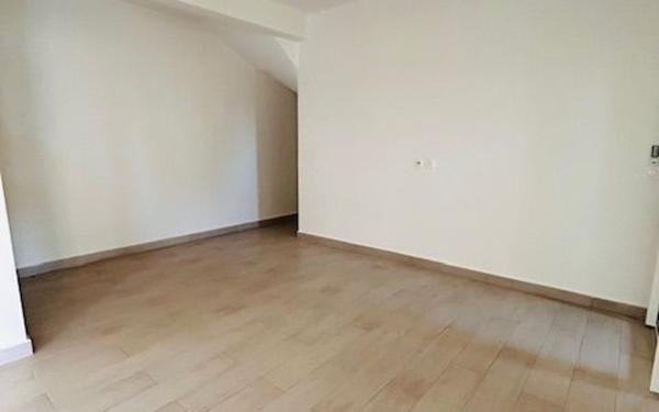 Maison à louer    7 pièces •  Petit-Bourg