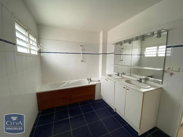 Appartement à louer 5 pièces 129.05m² Saint-Denis (97400)