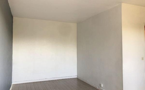 Appartement à louer    1 pièce •  La Varenne - Saint-Maur-des-Fossés
