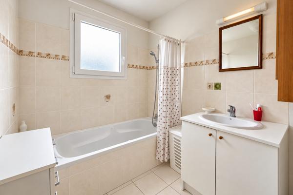 A VENDRE – Vannes Ouest Appartement 3 chambres Terrasse 2 garages