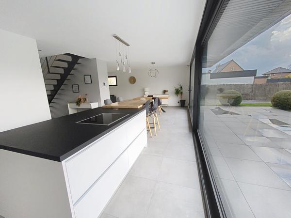 VILLA D'ARCHITECTE BÂTIE SUR 990 M² COUTICHES