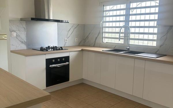 Maison à louer    5 pièces •  Dzaoudzi