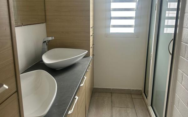 Maison à louer    5 pièces •  Dzaoudzi