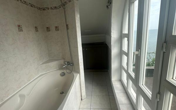 Maison à louer    5 pièces •  Dzaoudzi