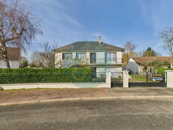 Fourchambault (58600) Pavillon sur sous-sol 186m2 avec 5 chambres et terrain clos