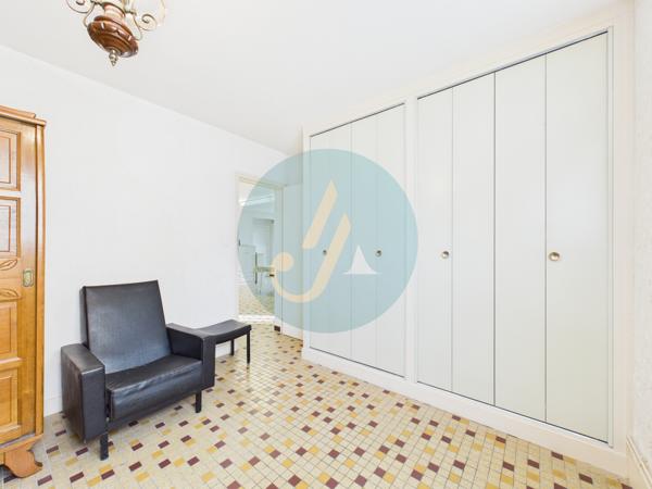 Fourchambault (58600) Pavillon sur sous-sol 186m2 avec 5 chambres et terrain clos