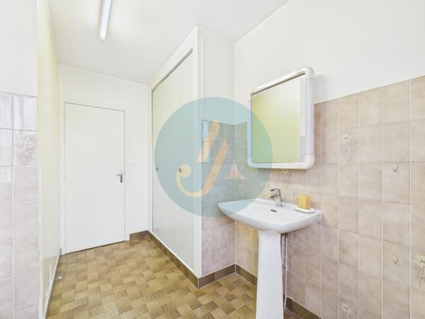 Fourchambault (58600) Pavillon sur sous-sol 186m2 avec 5 chambres et terrain clos