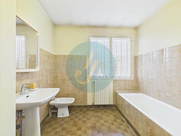 Fourchambault (58600) Pavillon sur sous-sol 186m2 avec 5 chambres et terrain clos