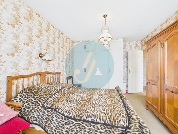 Fourchambault (58600) Pavillon sur sous-sol 186m2 avec 5 chambres et terrain clos