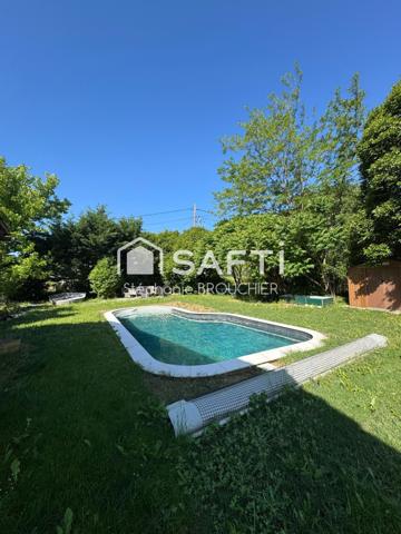 Maison avec piscine et garage