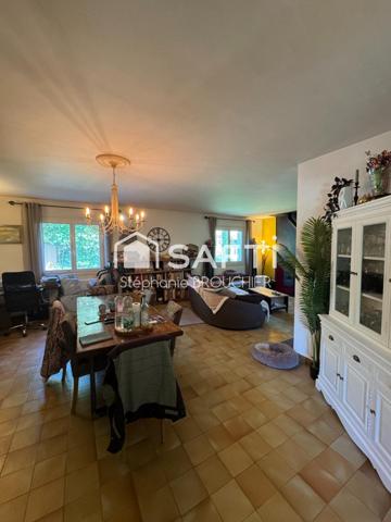 Maison avec piscine et garage