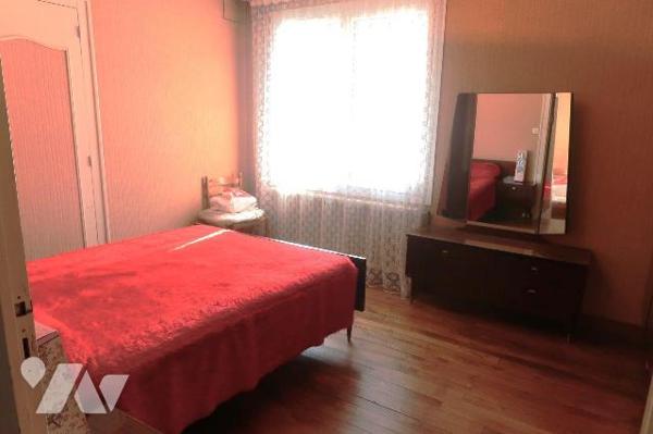 MAISON de 1956,  env. 100m2 hab., à rafraîchir, comprenant :
. en rez-de-sol : garage, chauffe...