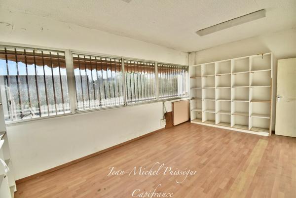 Entrepôts et Bureaux de 1300m2 à vendre SAINT GAUDENS (31), Terrain 3800m2