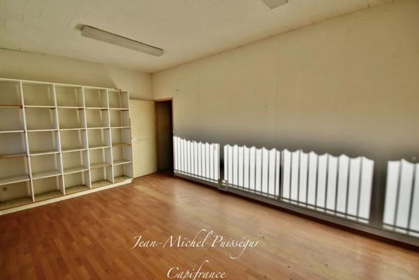 Entrepôts et Bureaux de 1300m2 à vendre SAINT GAUDENS (31), Terrain 3800m2