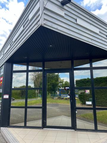 Local commercial Laval 180 m2