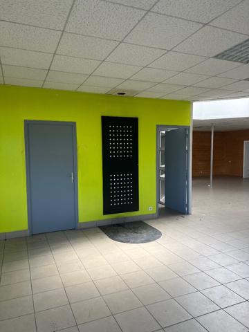 Local commercial Laval 180 m2