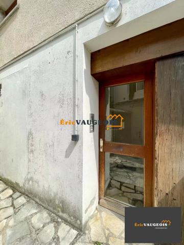 Location                                                      Appartement
                        
                     4 pièces                      91 m2                     à Coulommiers
