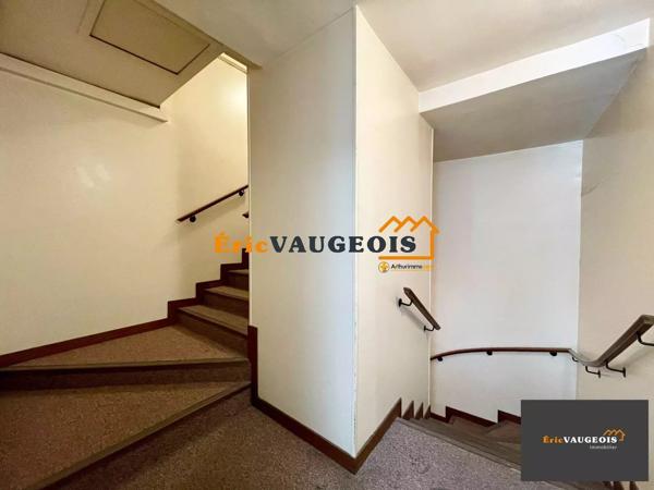 Location                                                      Appartement
                        
                     4 pièces                      91 m2                     à Coulommiers