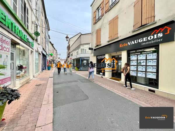 Location                                                      Appartement
                        
                     4 pièces                      91 m2                     à Coulommiers