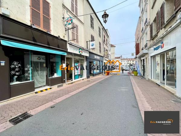 Location                                                      Appartement
                        
                     4 pièces                      91 m2                     à Coulommiers