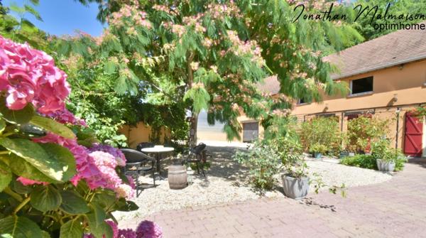 Conches-en-Ouche – Ensemble immobilier avec multiples possibilités