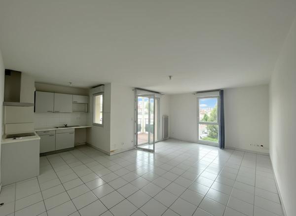 T3 avec grand balcon et 2 places de parking