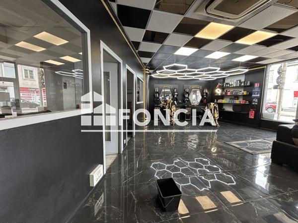 À vendre Local commercial 217.4 m² - Poitiers 86000