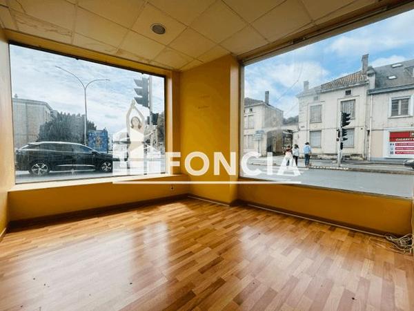 À vendre Local commercial 217.4 m² - Poitiers 86000