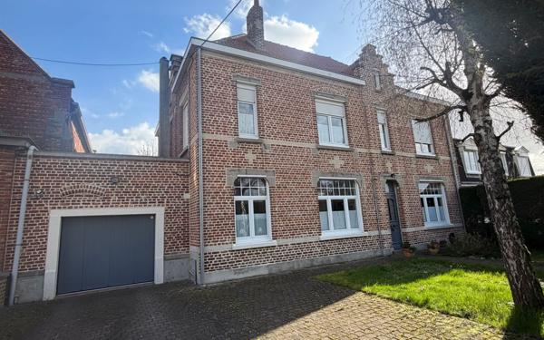 Maison à vendre    12 pièces •  Merville