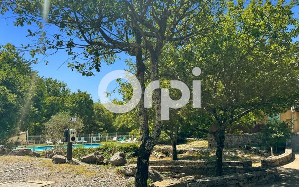 Maison à vendre    18 pièces •  Saint-Alban-Auriolles