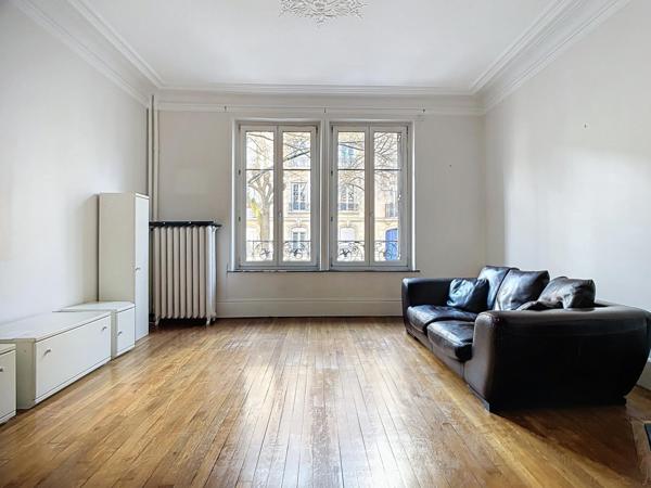 BELLE MAISON DE VILLE