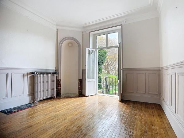 BELLE MAISON DE VILLE