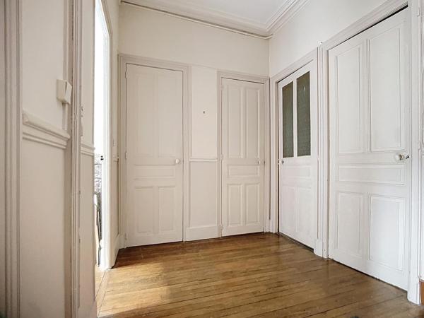 BELLE MAISON DE VILLE