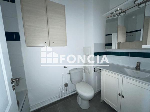 Location Studio 23.81 m² - 6 SQUARE LEON BLUM Puteaux 92800