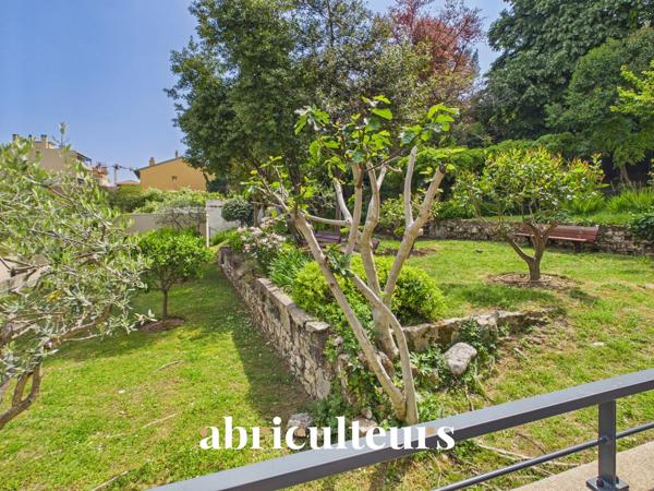 Menton (Bas Borrigo) Superbe T2 de 47 m² avec plus de 100 m² d'extérieur