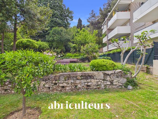 Menton (Bas Borrigo) Superbe T2 de 47 m² avec plus de 100 m² d'extérieur