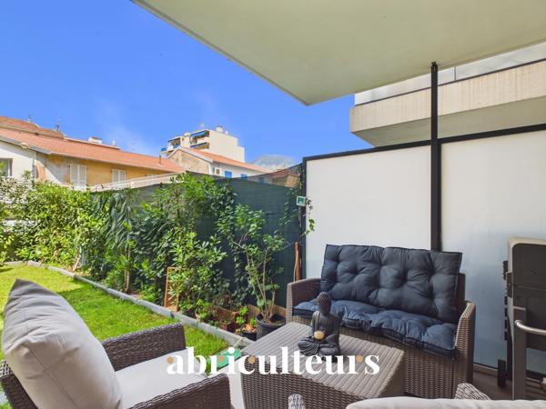 Menton (Bas Borrigo) Superbe T2 de 47 m² avec plus de 100 m² d'extérieur