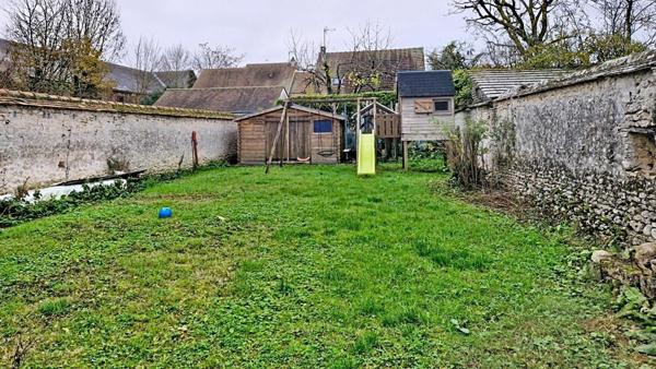 Maison en pierre au centre du village