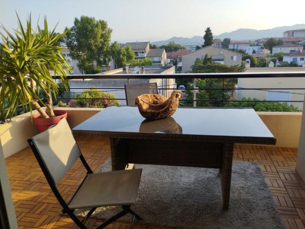FREJUS UN F2 DERNIER ETAGE BOX Fréjus (83600)